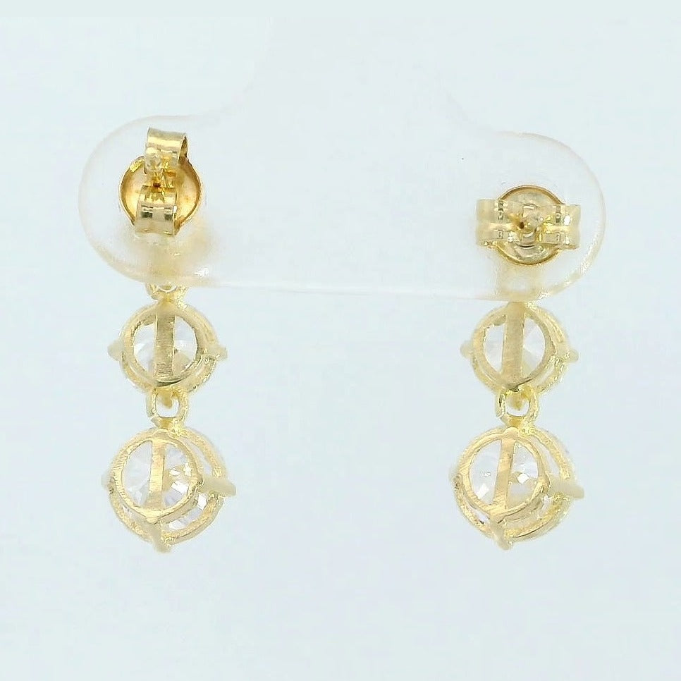 Pendientes oro 18 quilates tres circonitas 18 mm - detalle de las piedras