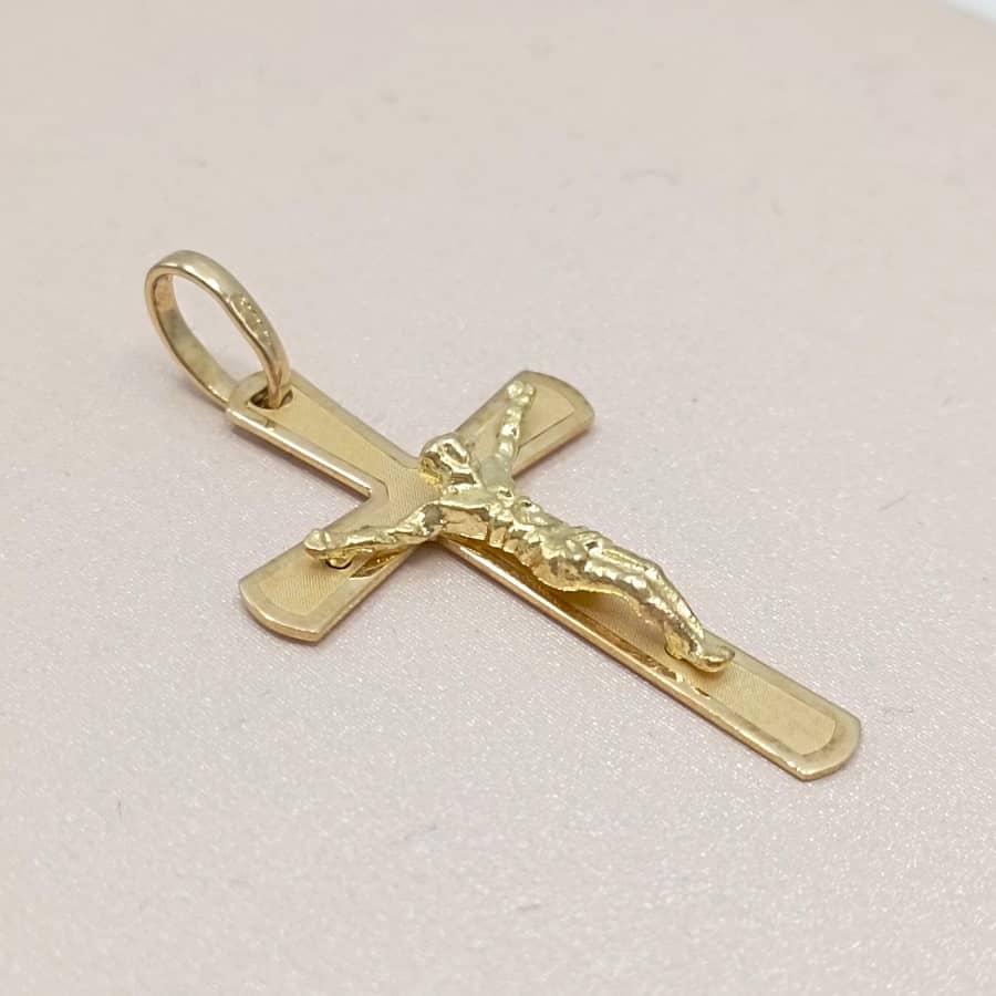 Cruz con Cristo plana oro 18k img