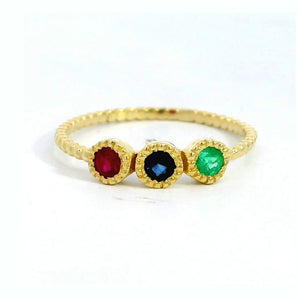 Anillo oro 18 quilates triple bocel zafiro rubí esmeralda - vista lateral