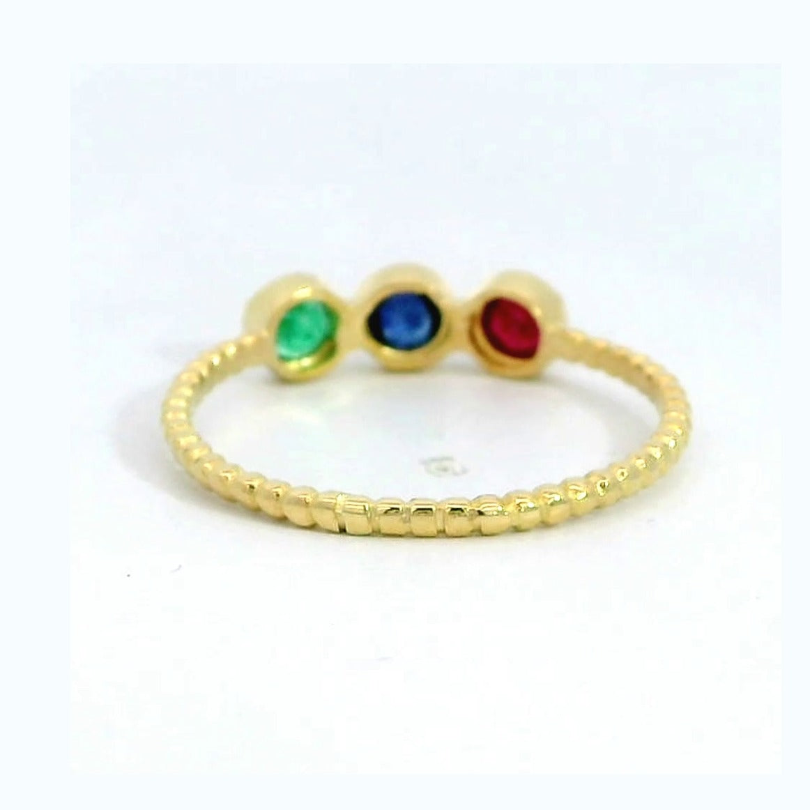 Anillo oro 18 quilates triple bocel zafiro rubí esmeralda - detalle del anillo