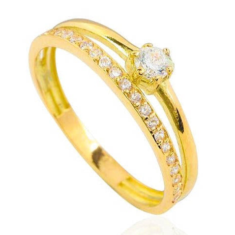 Sortija de oro amarillo de 18 quilates de dos aros con circonitas