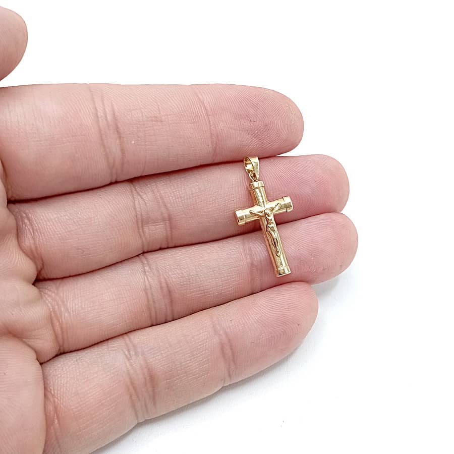 18K CRUZ ORO AMARILLO TUBO CON CRISTO mano