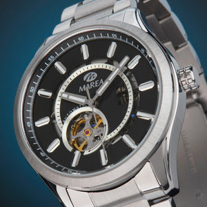 Reloj para hombre Marea, caja de acero inoxidable color plateada de 43 mm, brazalete de acero color plateado, esfera negra - detalle
