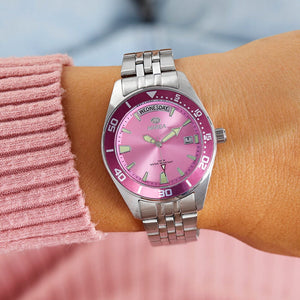 Reloj para mujer Marea, caja de acero inoxidable color plateada de 33 mm, brazalete de acero color plateado, esfera rosa claro - detalle