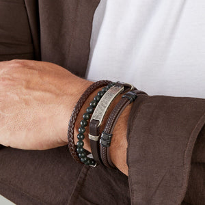 Pulsera de piel marrón con placa metálica grabable, 22 cm, cierre de caja