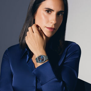 Reloj para mujer Marea, caja de metal color plateada de 34 mm, brazalete de acero color plateado, esfera azul marino con detalles rose gold - detalle