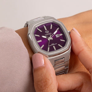 Reloj para mujer Marea, caja de metal color plateada de 34 mm, brazalete de acero color plateado, esfera burdeos con detalles plateados - detalle