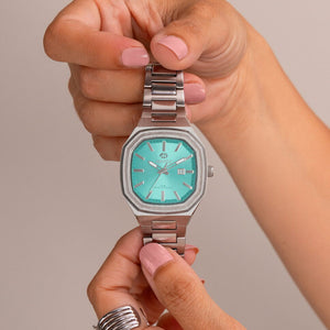 Reloj para mujer Marea, caja de metal color plateada de 34 mm, brazalete de acero color plateado, esfera plateada con detalles dorados - detalle