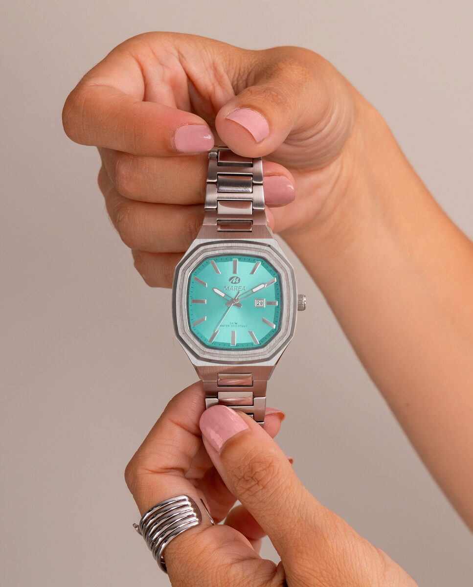 Reloj para mujer Marea, caja de metal color plateada de 34 mm, brazalete de acero color plateado, esfera plateada con detalles dorados - detalle