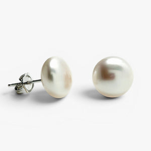 Pendientes de perla chatos de plata de ley 925, diseño clásico, 11,5mm x 11,5mm x 9,5mm.