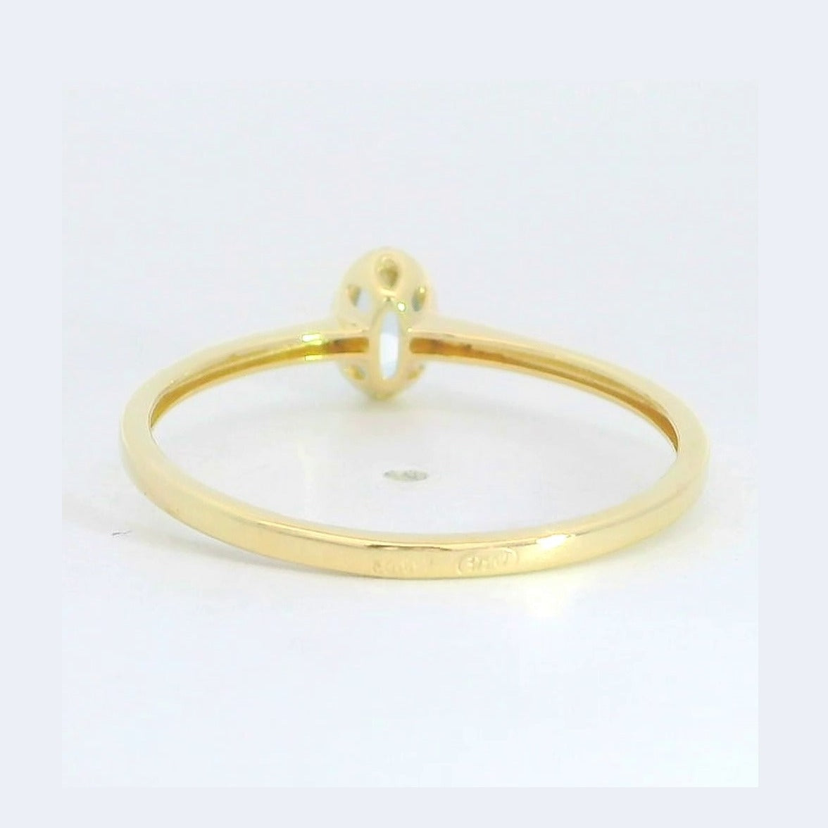 Anillo oro 9 quilates circonita oval agua marina 6x4 mm - detalle del anillo