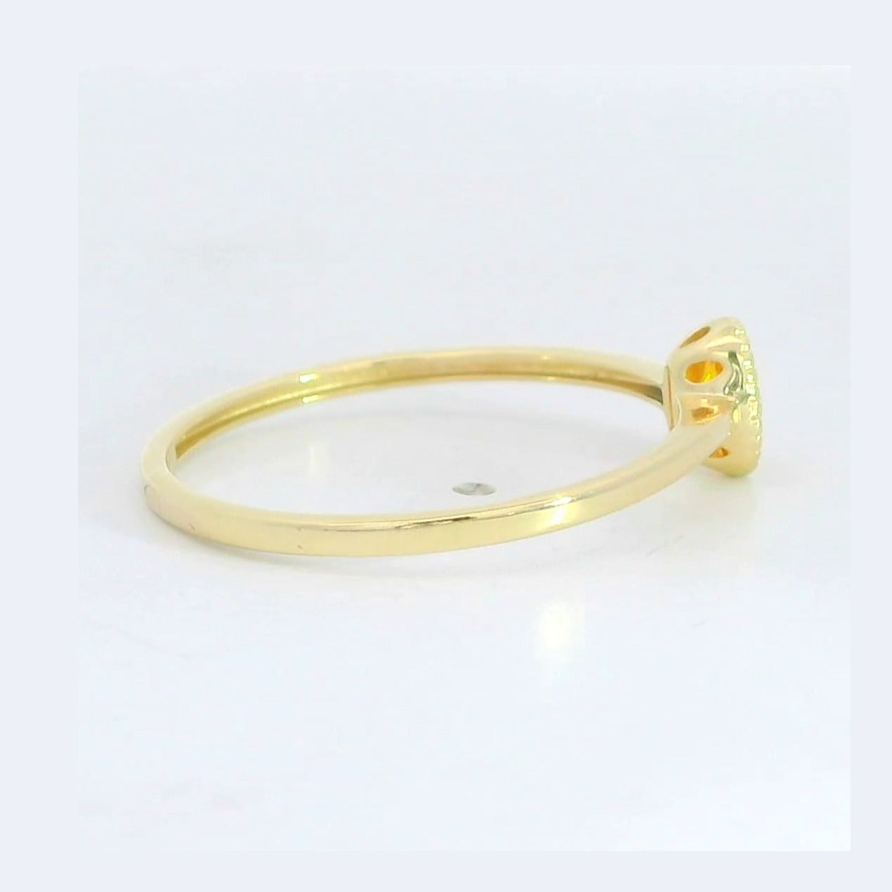 Anillo oro 9 quilates circonita oval citrino 6x4 mm - detalle de la piedra