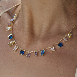 Colgante de plata de ley chapada en oro con piedras en diferentes tallas foto