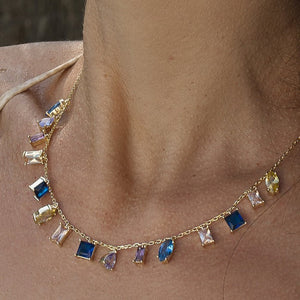 Colgante de plata de ley chapada en oro con piedras en diferentes tallas zoom