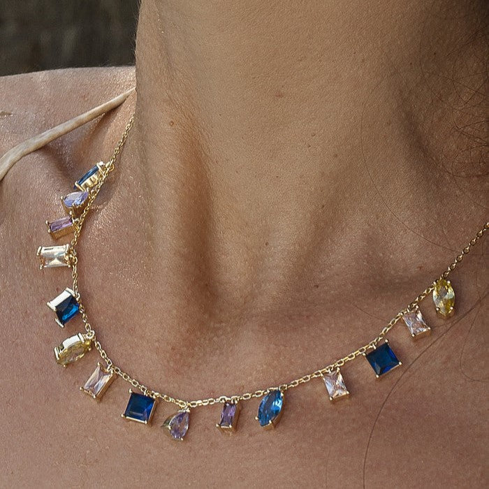 Colgante de plata de ley chapada en oro con piedras en diferentes tallas zoom