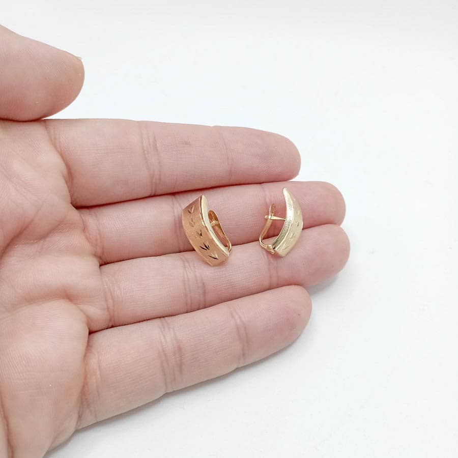 Pendientes oro 18k lapidados mano