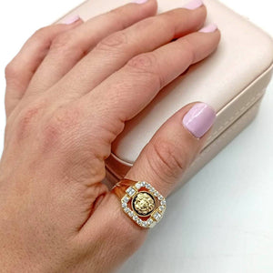 Anillo de oro 18k tipo versace sello con medusa y circonitas mano