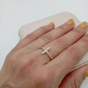 Anillo de oro 18k macizo con cruz de circonitas foto