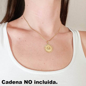 Colgante de oro de ley 18k redondo con medusa y cerco calado pequeño chica