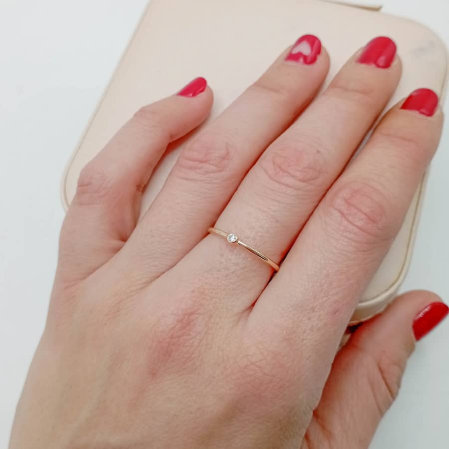 Anillo de oro 18k fino con circonita fabricado a mano foto