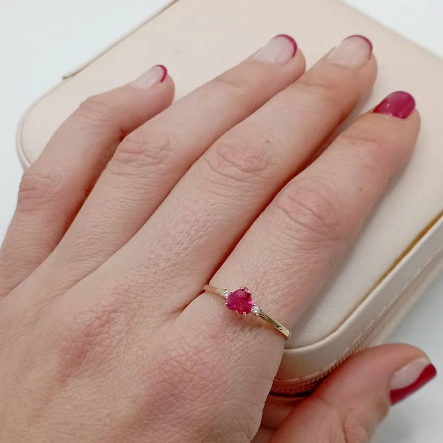 Anillo 18k corazón circonitas MANO