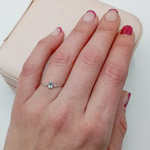 Anillo oro blanco aguamarina diamantes