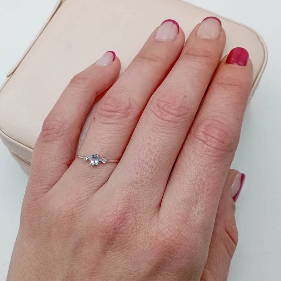Anillo oro blanco aguamarina diamantes