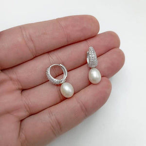 Pendientes de plata arito con circonitas y una perla mano