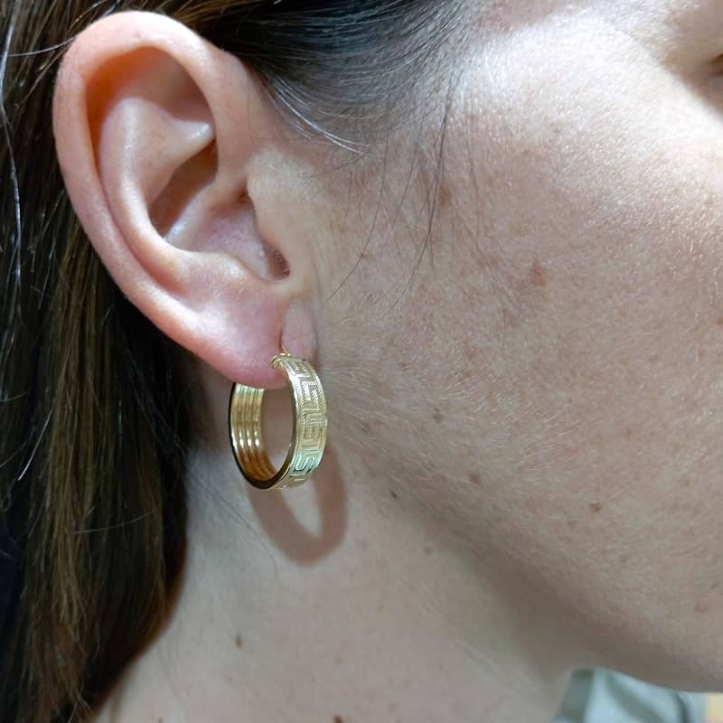 Par de aros de oro de ley 18k con dibujo de greca 6mm de anchos tamaño grande oreja