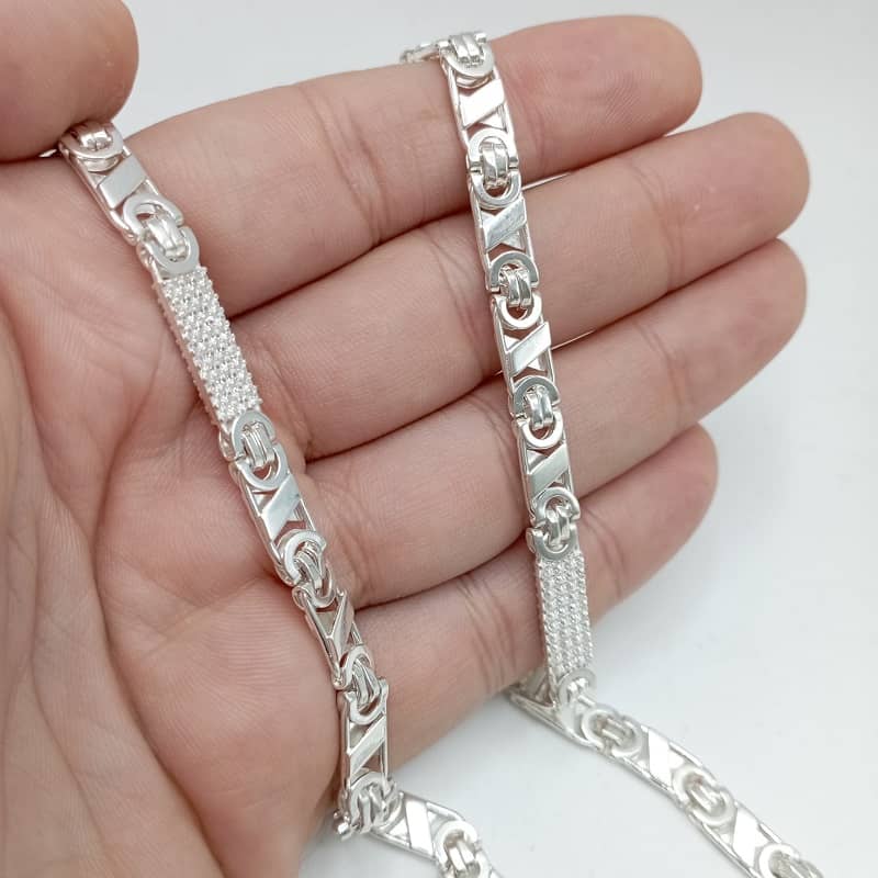 Cadena MACIZA de plata de ley 925 diseño articulado con microengaste de circonitas blancas detalle