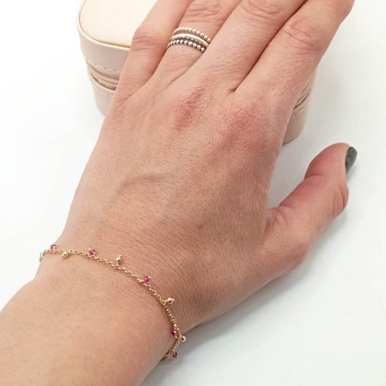 Pulsera de plata fina con baño de oro y circonitas fucsia