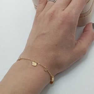 Pulsera de plata fina chapada en oro con colgantes en forma de conchas foto