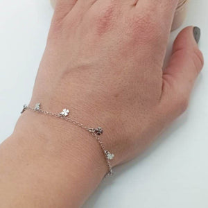 Pulsera de plata fina con colgantes en forma de trébol foto