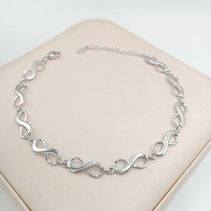Pulsera de plata fina con figuras de infinito en acabado brillante hd