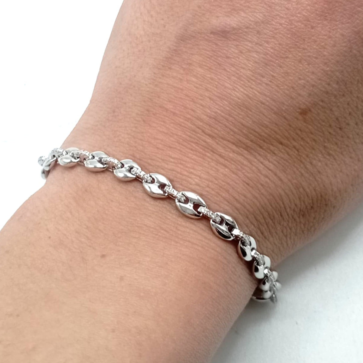 Pulsera de plata fina con eslabones calabrote con circonitas en el centro zoom