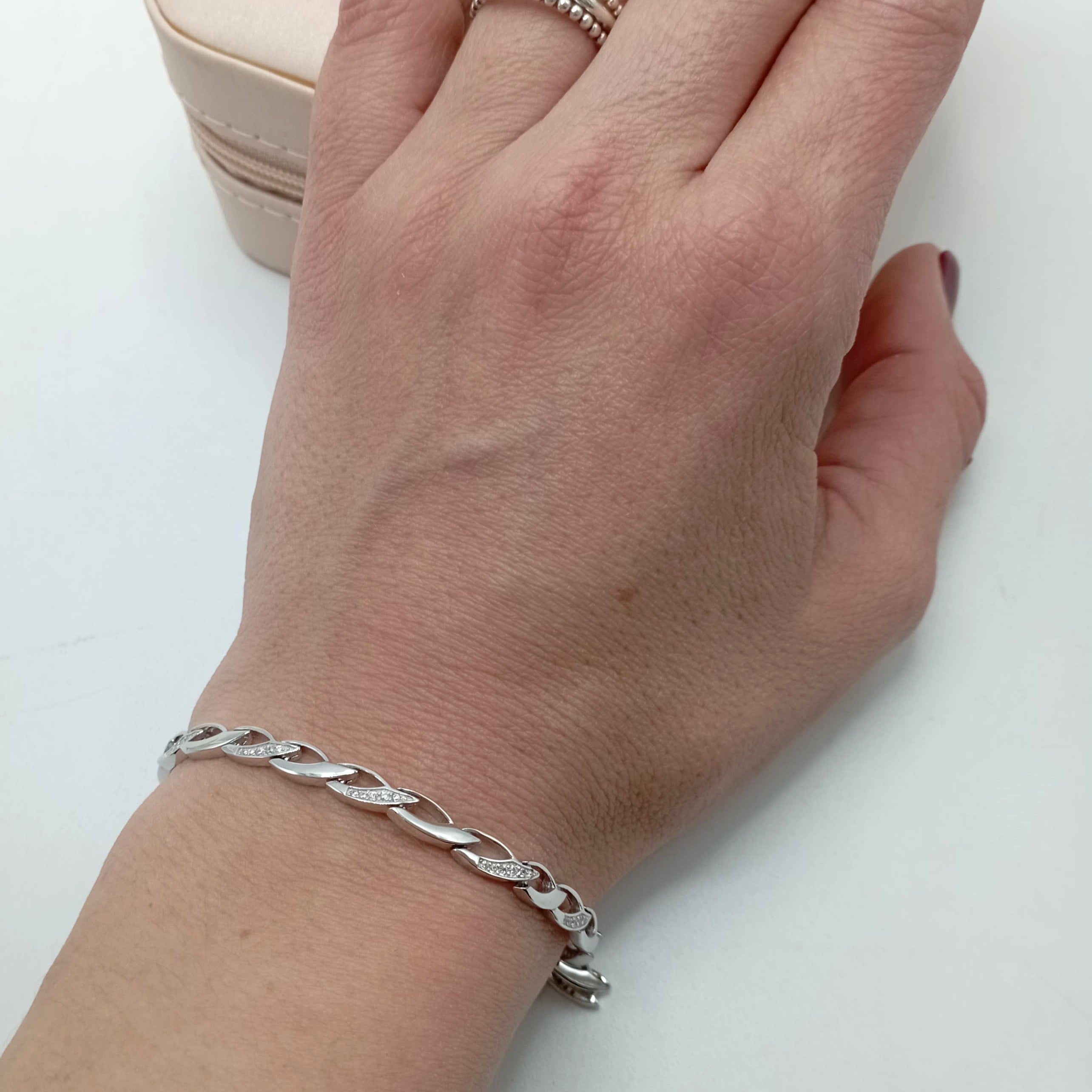 Pulsera de plata de ley 925 con motivos de espigas y circonitas mano