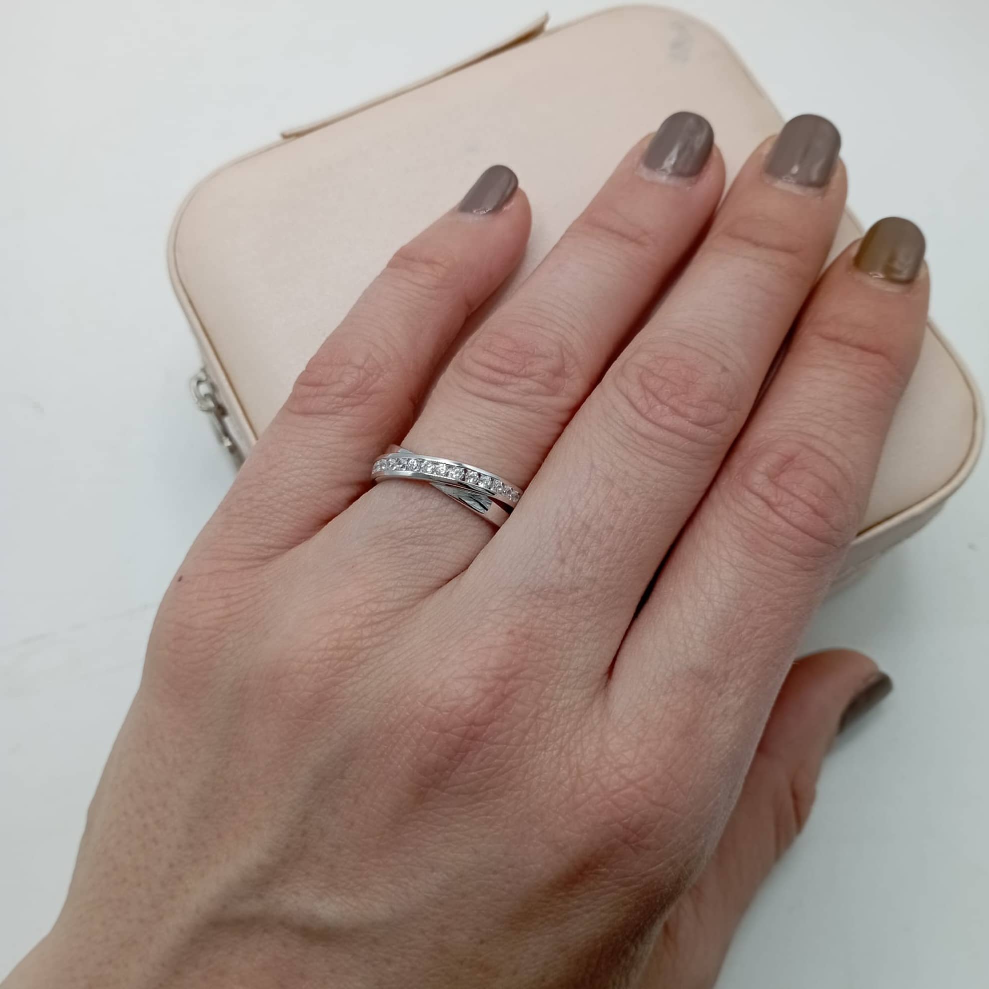 Anillo plata 925 circonitas aros cruzados mano