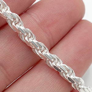 zoom de Cordón macizo de plata 925 fabricado en España, 60cm y 4,5mm con cierre mosquetón. Plata auténtica, no acero.