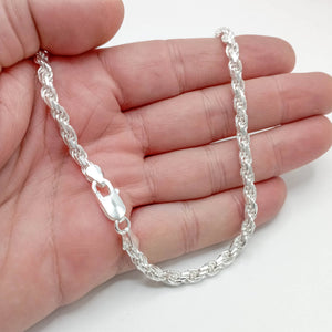 detalle de Cordón macizo de plata 925 fabricado en España, 60cm y 4,5mm con cierre mosquetón. Plata auténtica, no acero.