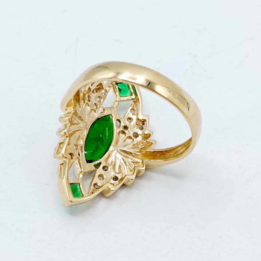 Anillo de oro 18k tipo lanzadera grande piedra verde trasera