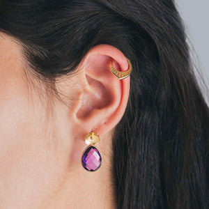 Modelo luciendo pendientes aro - 17 mm - plata bañado oro