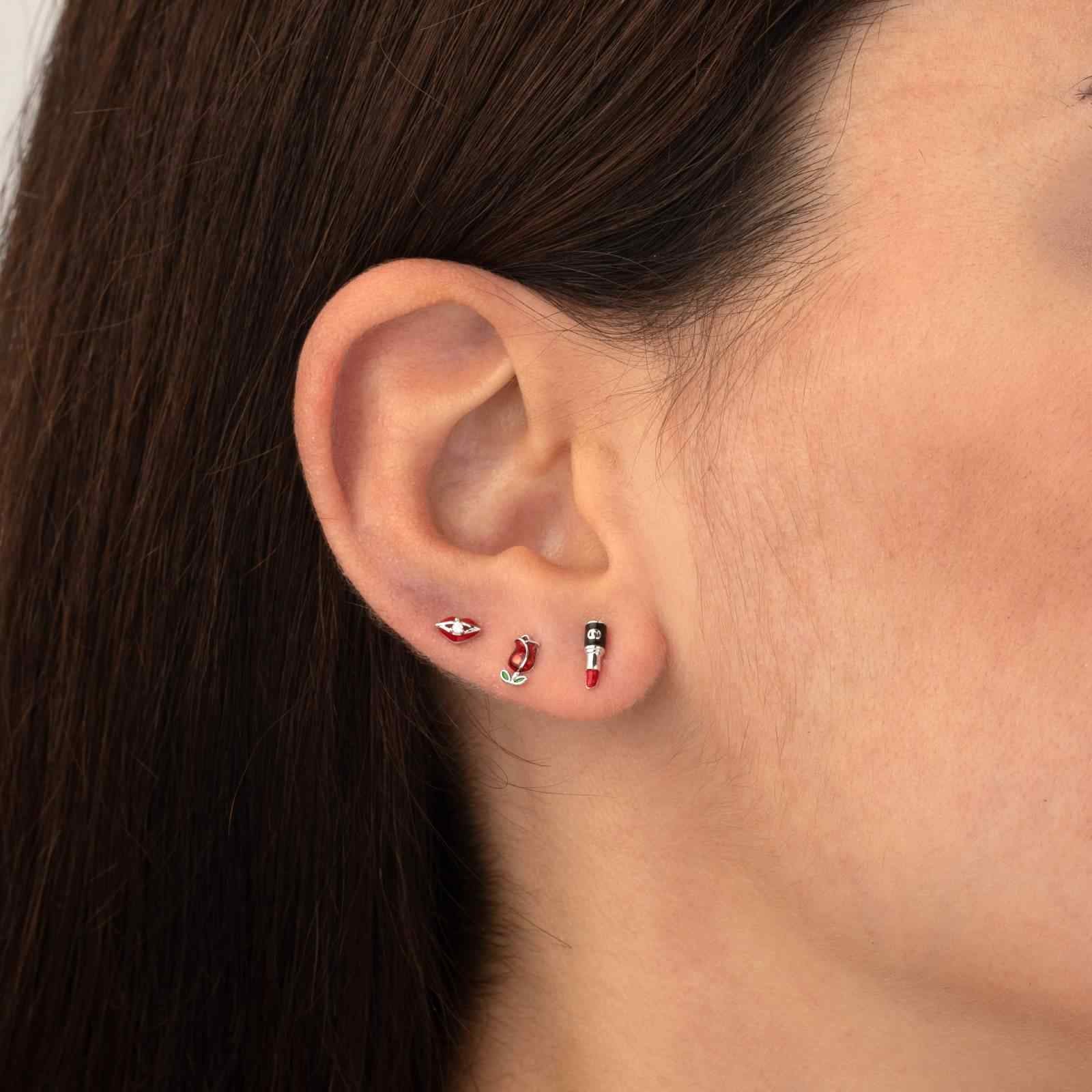 Modelo luciendo pendientes rosa - enamel rojo - 7 * 4 mm - bañado oro