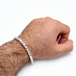 Pulsera de plata de ley 925 de malla veneciana box 5 mm de ancho puesta en mano