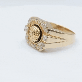 Anillo de oro 18k tipo sello con medusa y circonitas gif
