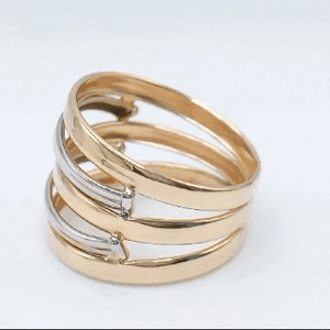 Anillo ancho de oro de ley 18k con tiras bicolor de tamaño grande gif