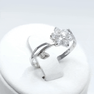 Anillo de Oro Blanco con Flor gif