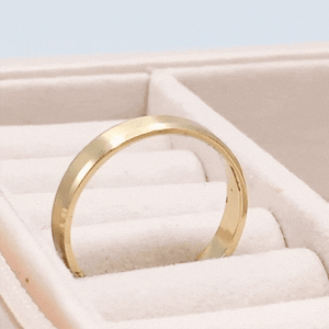 Alianza de oro 18k fabricada a mano de 4 mm de ancho matizada borde en brillo gif