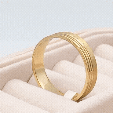 Alianza de oro 18k fabricada a mano de 5 mm de ancho matizada líneas en brillo gif