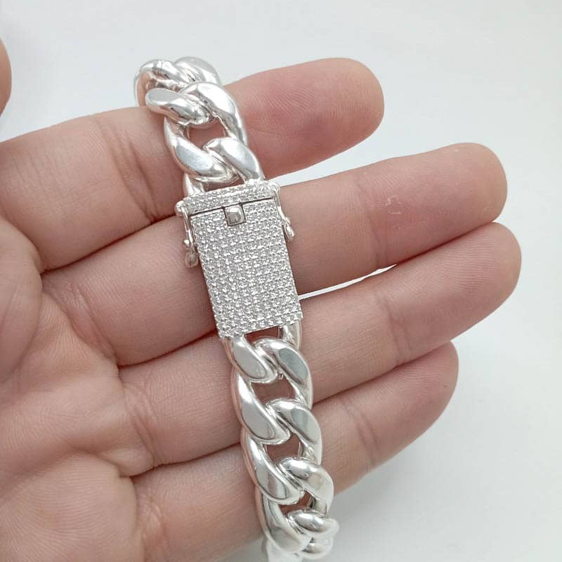 Pulsera cubana de plata de ley 925 con cierre microengaste iced detalle
