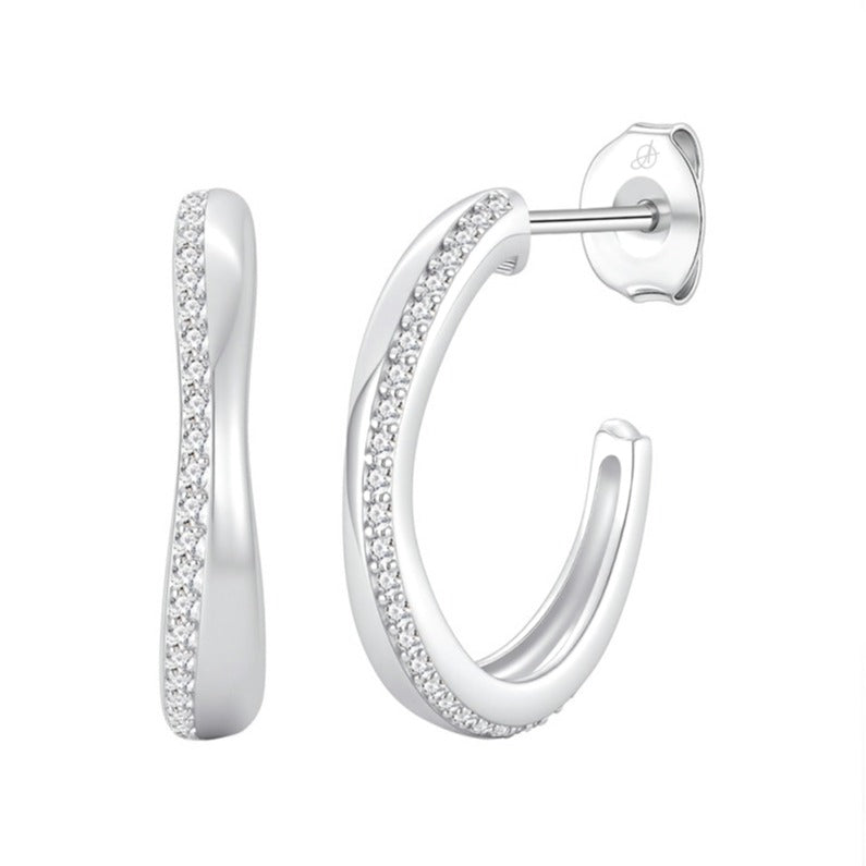 Criolla abierta de plata de ley 925 con carril de circonitas de 4 mm de ancho y 18 mm de alto